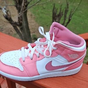 Nike Air Jordan Women's Pink / White Valentine's Day High-Top Sneakers Size 6.5Y